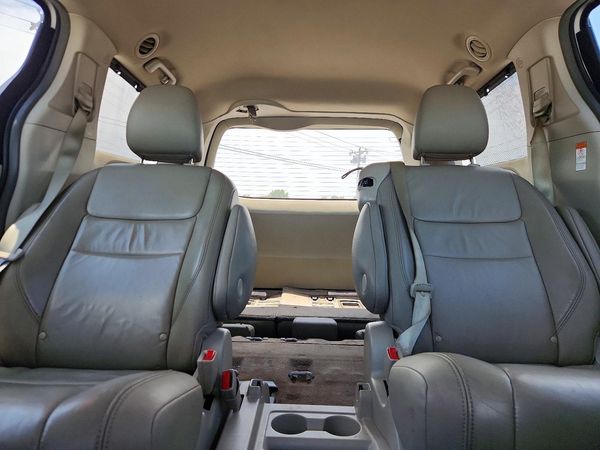 2015 TOYOTA SIENNA