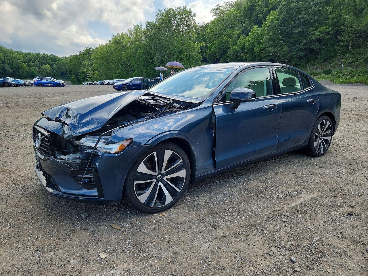 2022 VOLVO S60 — Front 3/4