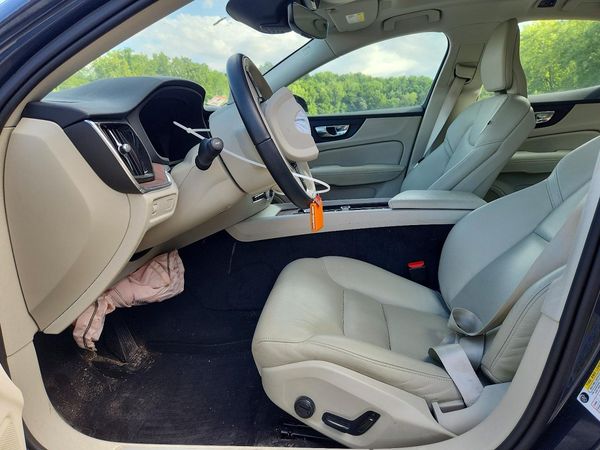 2022 VOLVO S60 — DENT