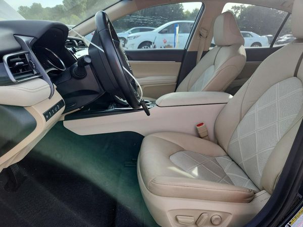 2019 TOYOTA CAMRY SOLA SE/XLE Hybrid