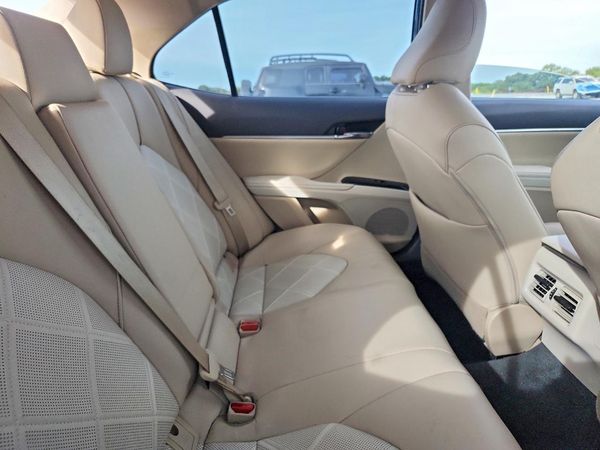 2019 TOYOTA CAMRY SOLA SE/XLE Hybrid