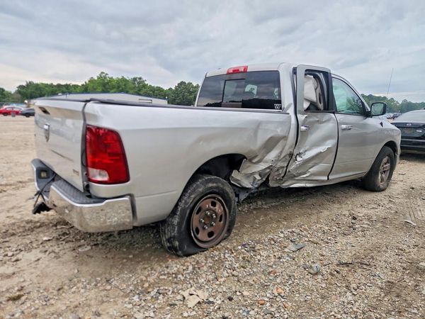 2016 RAM 1500 SLT QUAD CAB 4X2