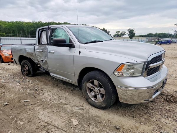 2016 RAM 1500 SLT QUAD CAB 4X2