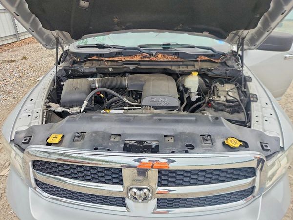 2016 RAM 1500 SLT QUAD CAB 4X2