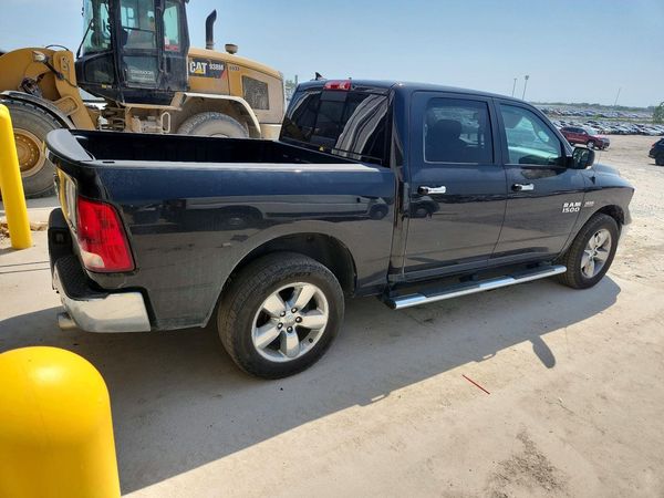 2015 RAM 1500 SLT
