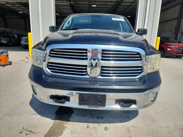 2015 RAM 1500 SLT