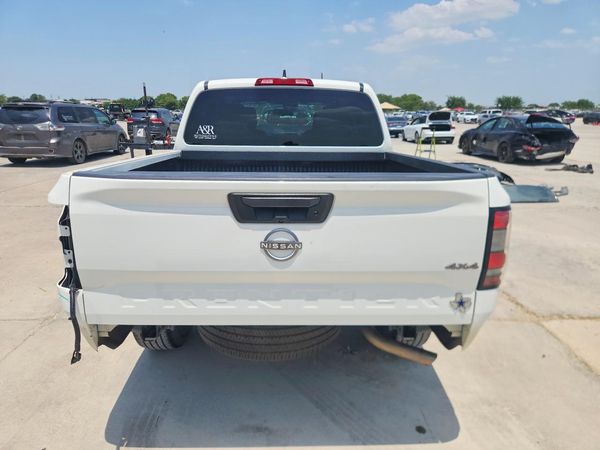 2022 NISSAN FRONTIER Crew Cab