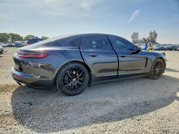 2018 PORSCHE PANAMERA Base / 4