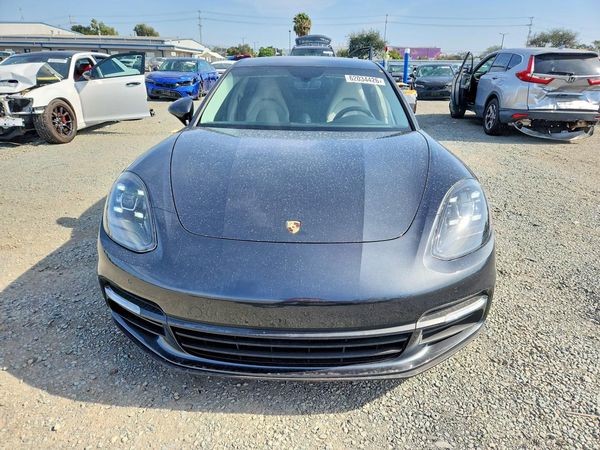 2018 PORSCHE PANAMERA Base / 4