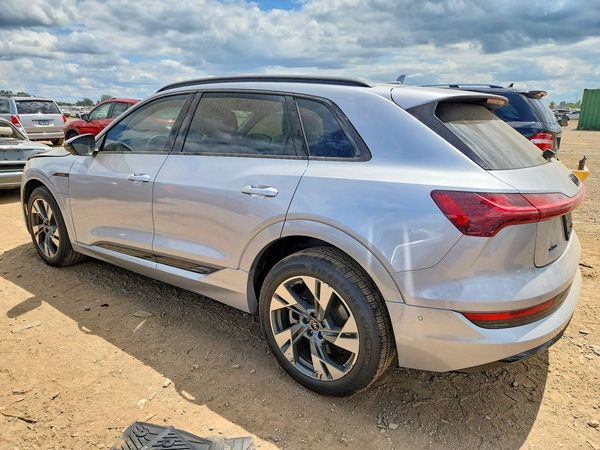 2022 AUDI E-TRON quattro Premium