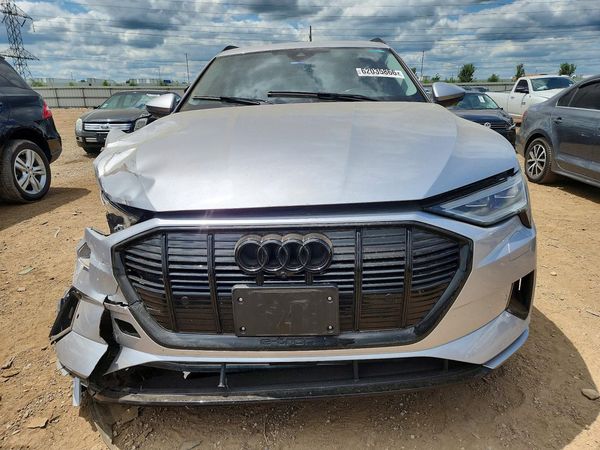 2022 AUDI E-TRON quattro Premium