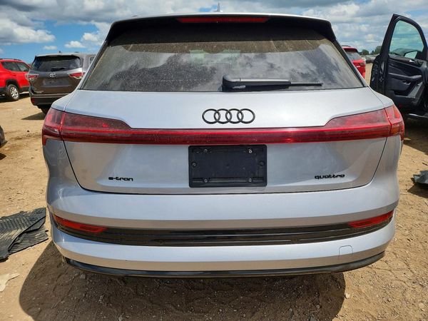 2022 AUDI E-TRON quattro Premium