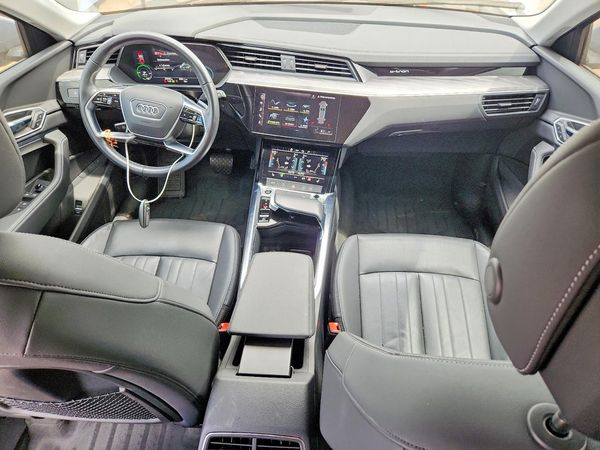 2022 AUDI E-TRON quattro Premium