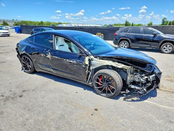 2026 TESLA MODEL 3 — Passenger 3/4