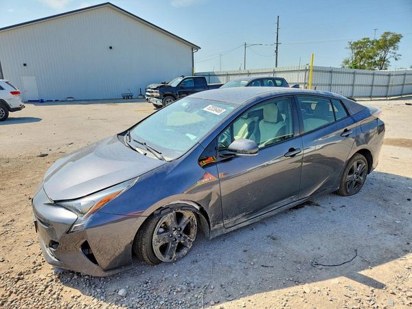2016 TOYOTA PRIUS