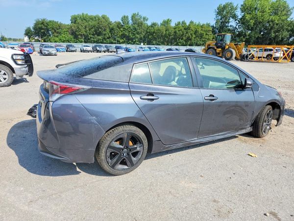 2016 TOYOTA PRIUS