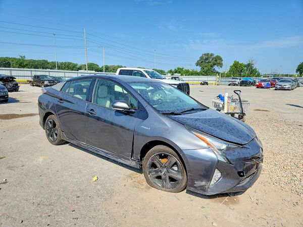 2016 TOYOTA PRIUS