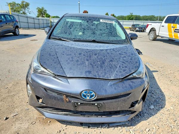 2016 TOYOTA PRIUS