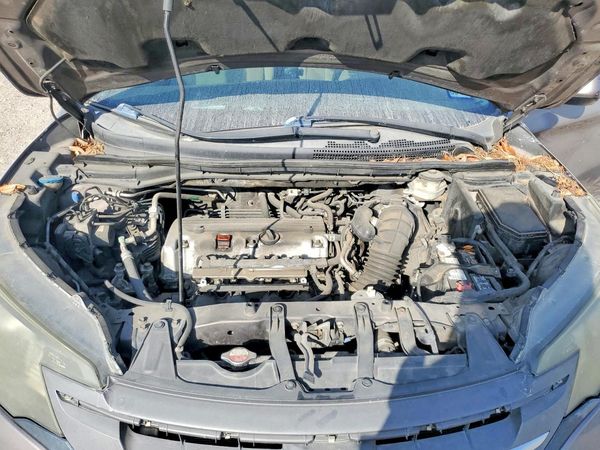 2013 HONDA CRV EX — Engine bay