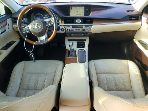 2017 LEXUS ES