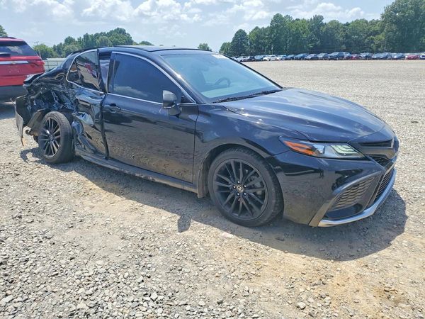 2021 TOYOTA CAMRY XSE — Passenger 3/4