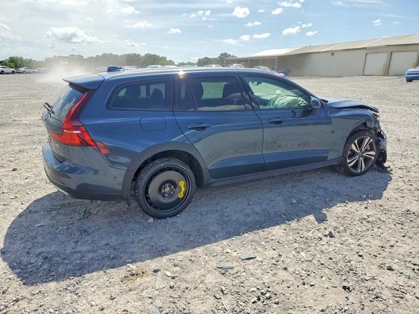 2025 VOLVO V60 CROSS COUNTRY Plus