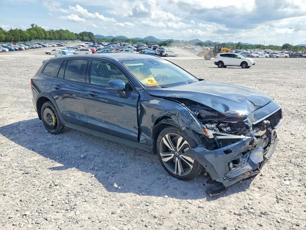 2025 VOLVO V60 CROSS COUNTRY Plus