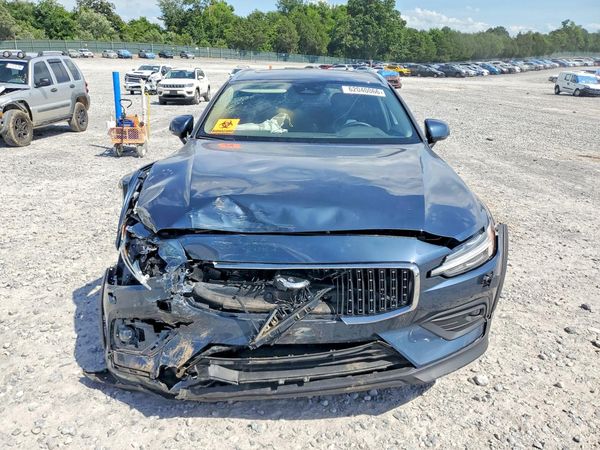 2025 VOLVO V60 CROSS COUNTRY Plus