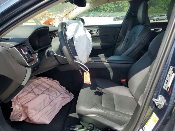 2025 VOLVO V60 CROSS COUNTRY Plus