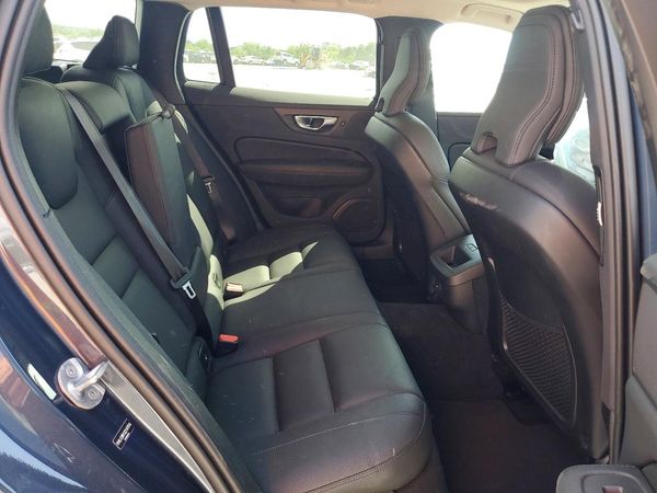 2025 VOLVO V60 CROSS COUNTRY Plus