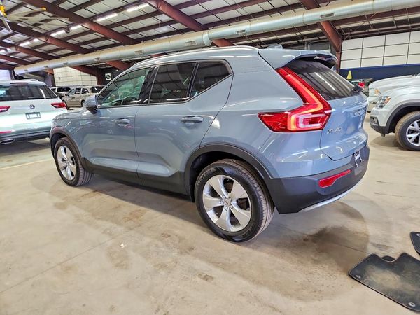 2020 VOLVO XC40 Momentum — DSRA