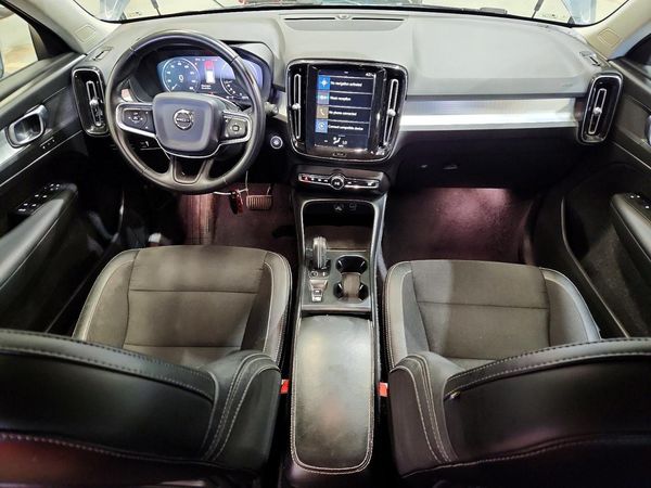 2020 VOLVO XC40 Momentum — CKPT