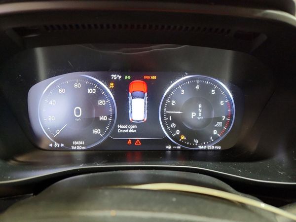 2020 VOLVO XC40 Momentum — ODOM