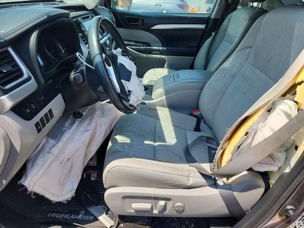 2019 TOYOTA HIGHLANDER LE/LE Plus