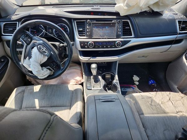 2019 TOYOTA HIGHLANDER LE/LE Plus