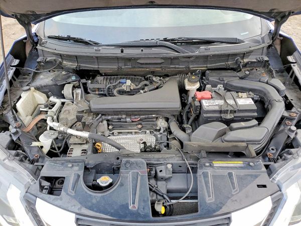 2019 NISSAN ROGUE — Engine bay