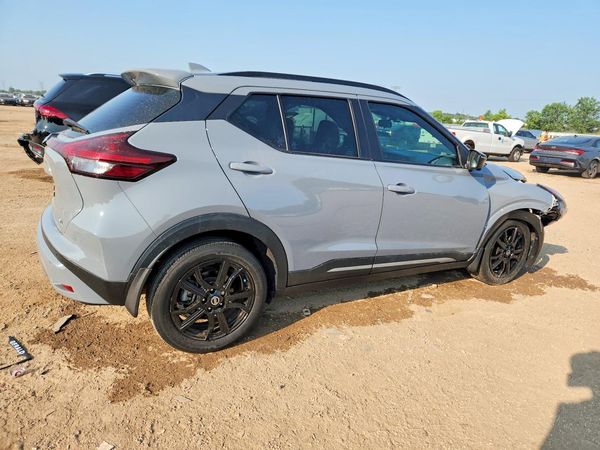 2021 NISSAN KICKS SR