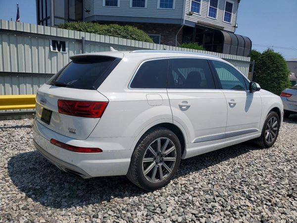 2017 AUDI Q7 quattro Premium Plus