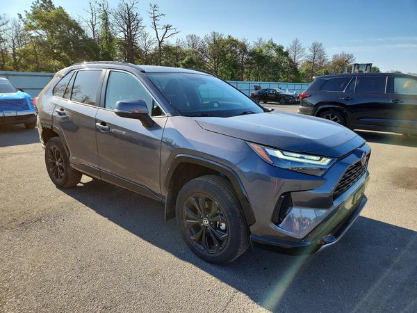 2022 TOYOTA RAV4 SE