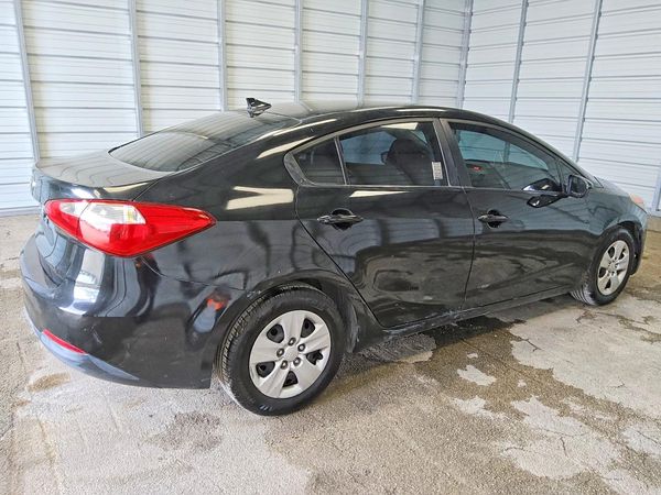 2016 KIA FORTE GL (Middle-Low Grade)