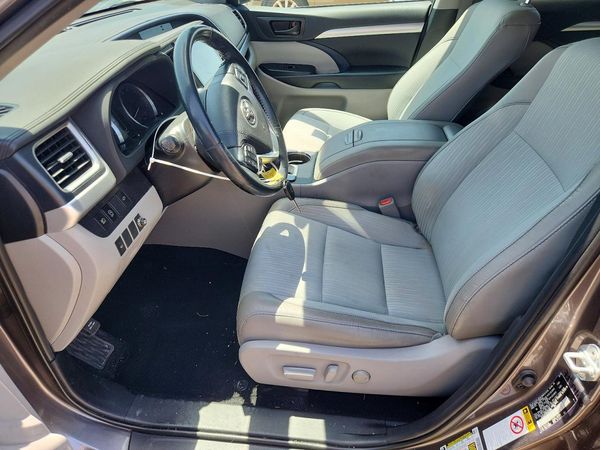 2019 TOYOTA HIGHLANDER LE/LE Plus