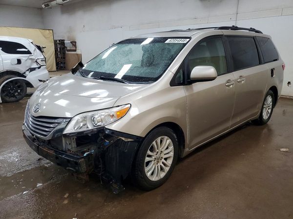 2015 TOYOTA SIENNA