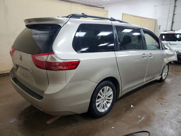 2015 TOYOTA SIENNA