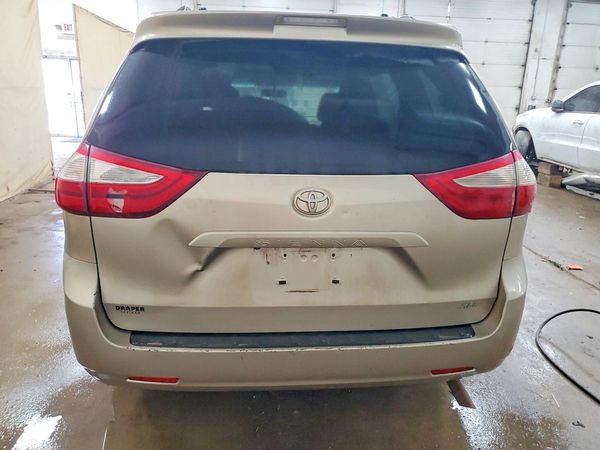 2015 TOYOTA SIENNA