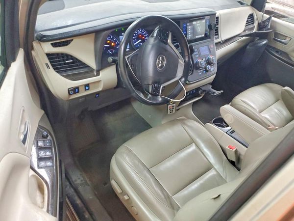 2015 TOYOTA SIENNA