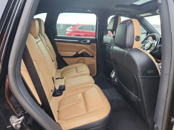 2018 PORSCHE CAYENNE Base / Platinum Edition