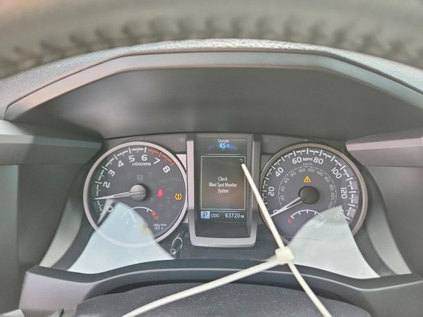 2022 TOYOTA TACOMA SR5