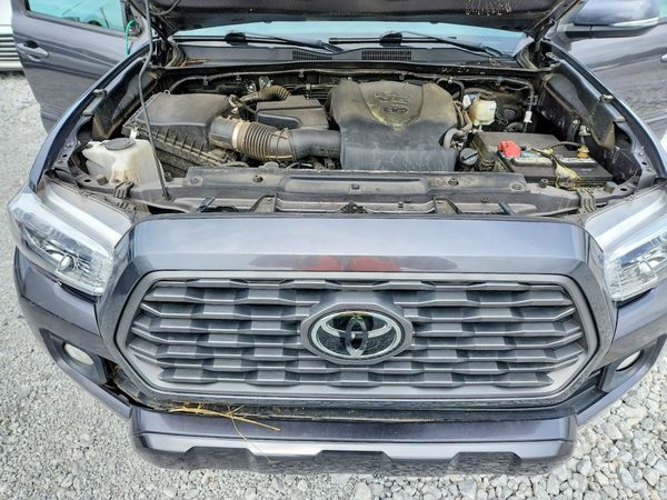 2022 TOYOTA TACOMA SR5