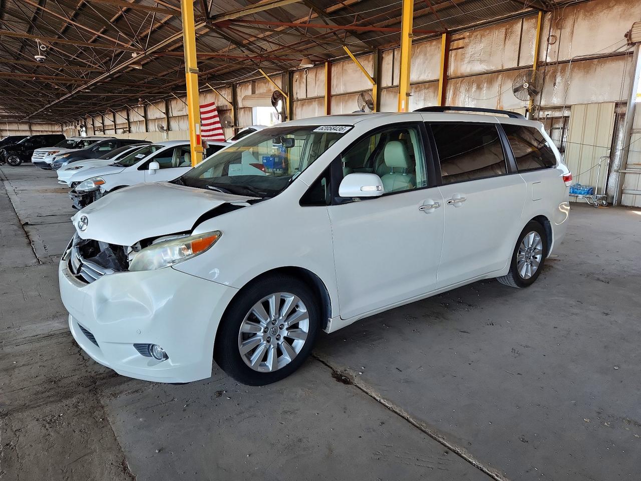 2014 TOYOTA SIENNA