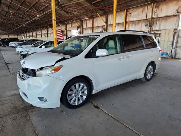 2014 TOYOTA SIENNA